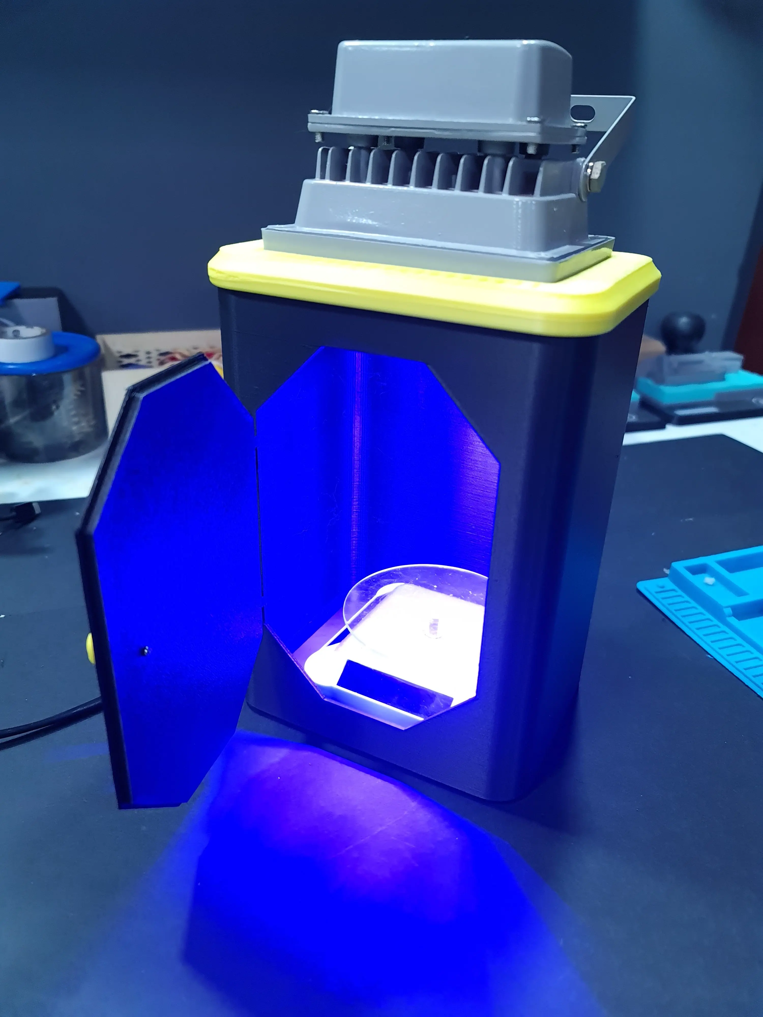 CÁMARA DE CURADO PARA IMPRESIÓN DE RESINA UV 2.0