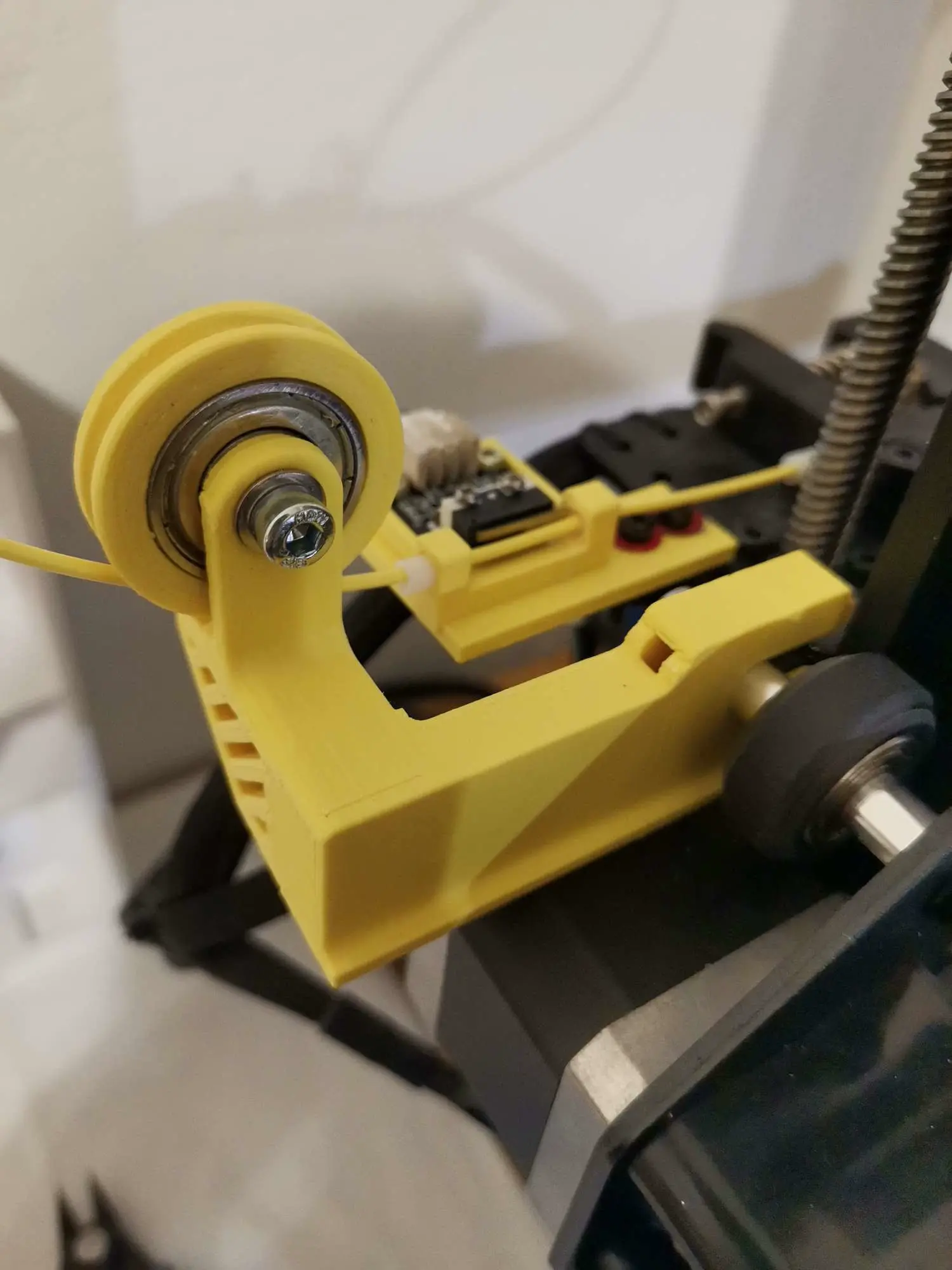 Filament guide