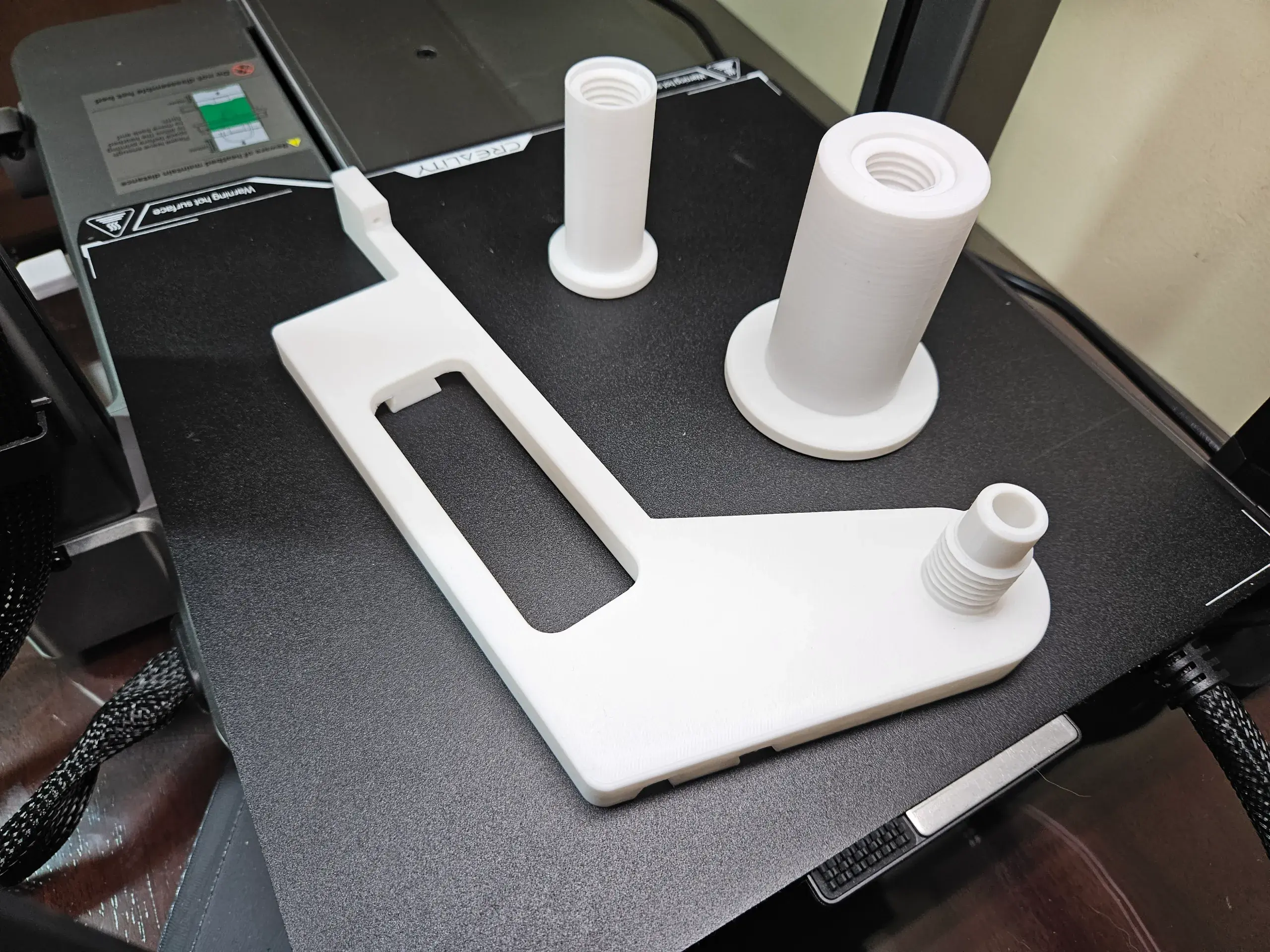 Interchangeable external spool holder