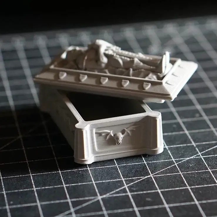 Tombe inspirée de HeroQuest avec couvercle fonctionnel