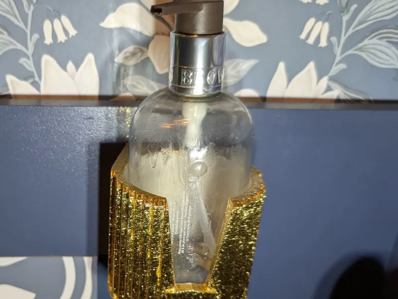 Soporte de pared para botella de jabón de estilo Art Déco