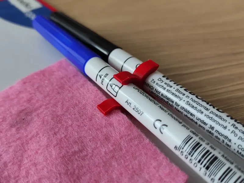 Suporte para marcadores de quadro branco