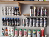 Standard spray can wall holder-0