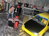 1/24 Machine de changement de pneu / Tire changing machine-0