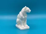 Puma sitting-2