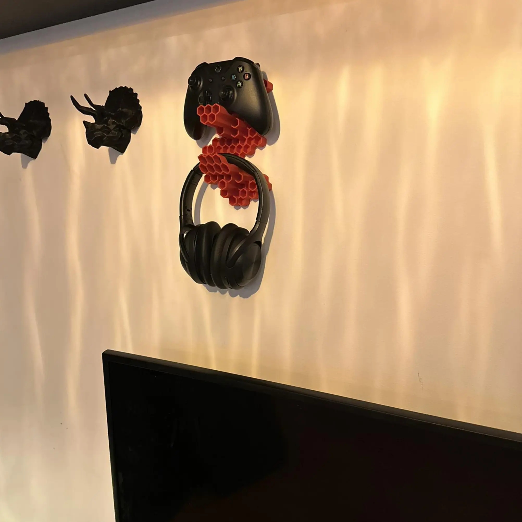 Hex style gaming controller and headphone wall-mount holder