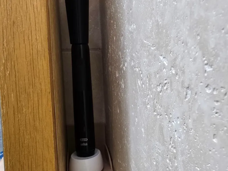 Etagère brosse à dent + cache brosse électrique en bonus