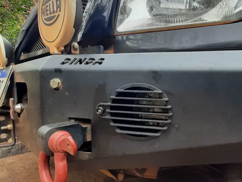 Pajero TR4 protetor farol neblina
