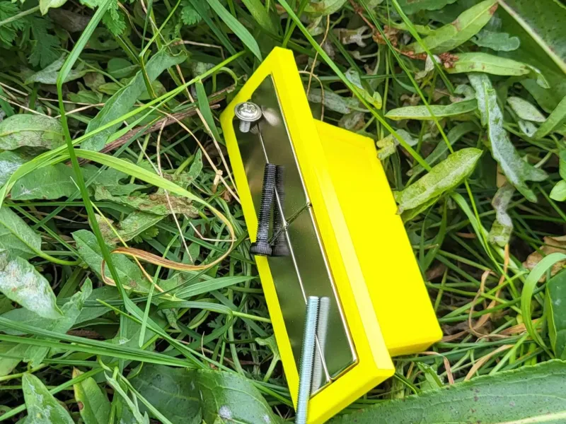Magnetic gripper