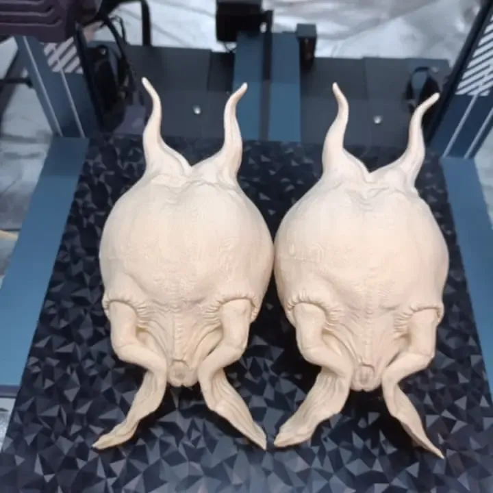 Tourist Giger Alien model 