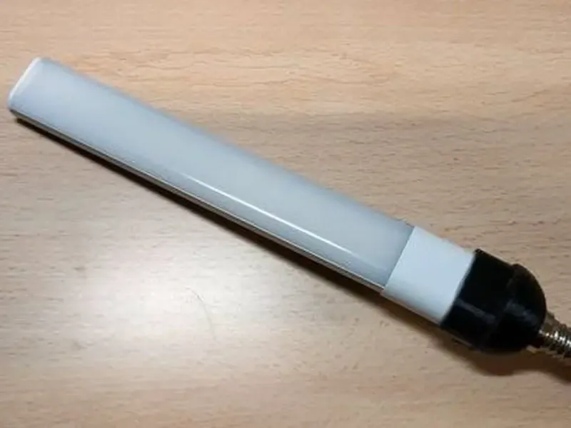 Reciclagem de uma lâmpada LED G23 para E14