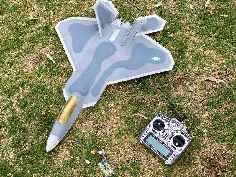 Lockheed Martin F-22 Raptor 700mm Spannweite EDF Flyable RC Jet
