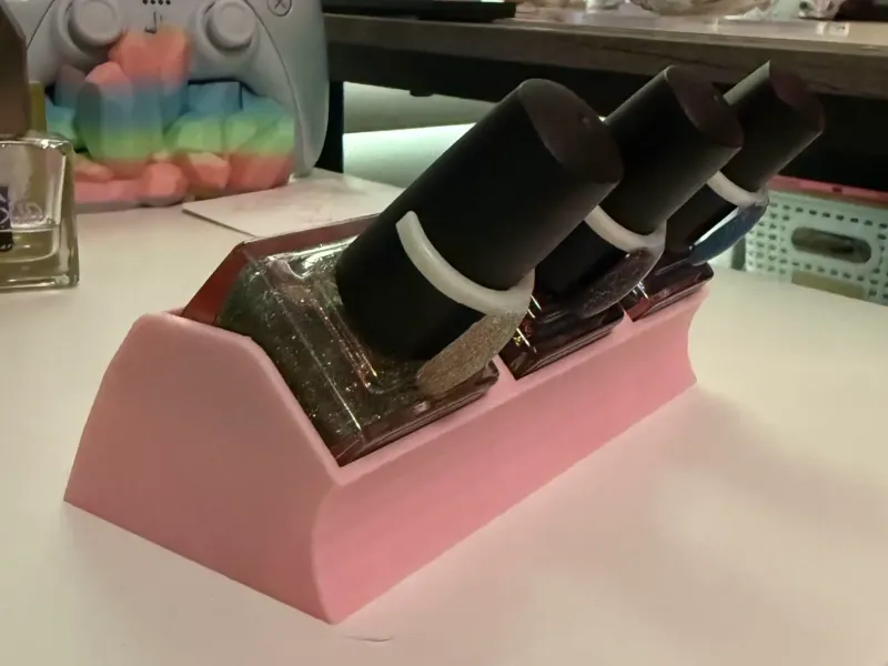 Nail polish holder for 36mm square bottles.