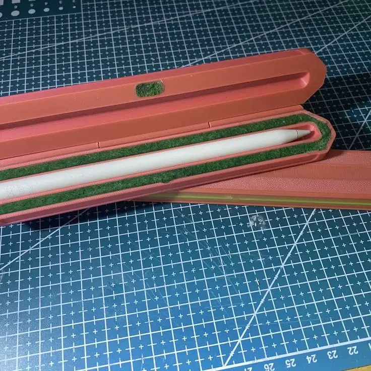 Apple pen case with magnet