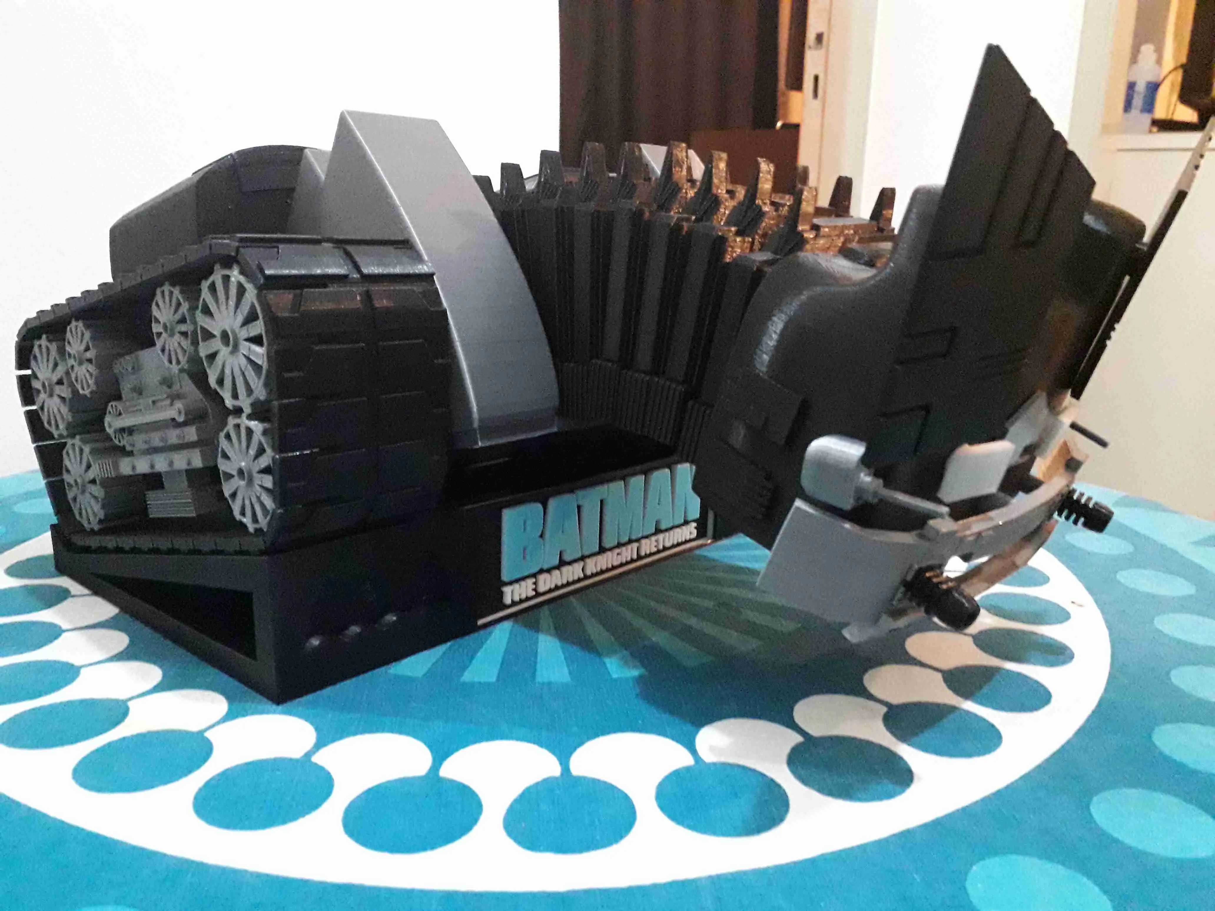DARK KNIGHT TANK