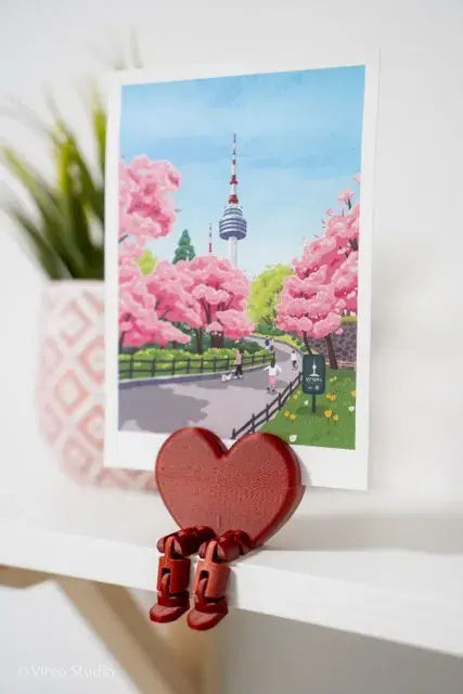 FLIRTY – Flexible Heart Stand for Cards, Photos, Polaroid