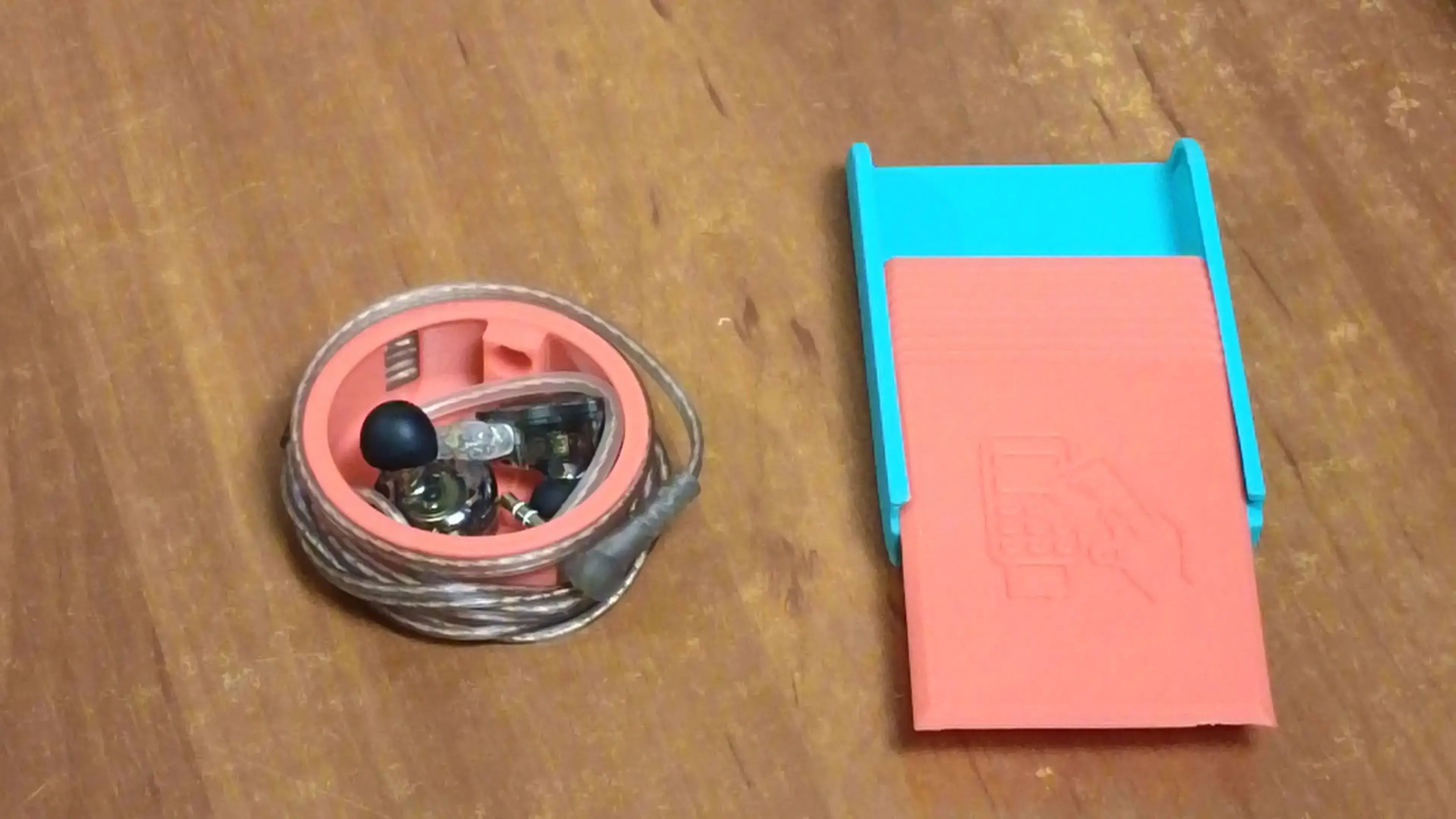 Smart Travel Case for Tangled Earphones