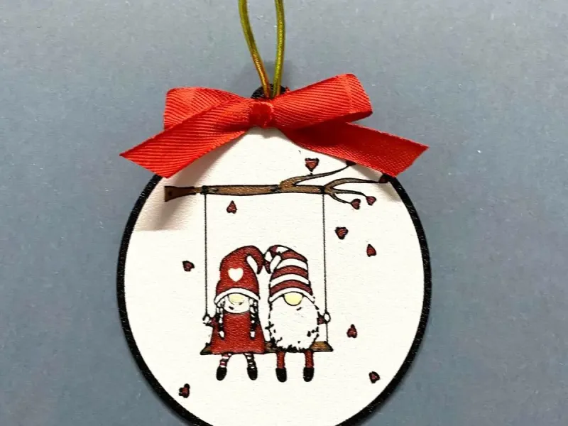 Gnomes in love on the swing