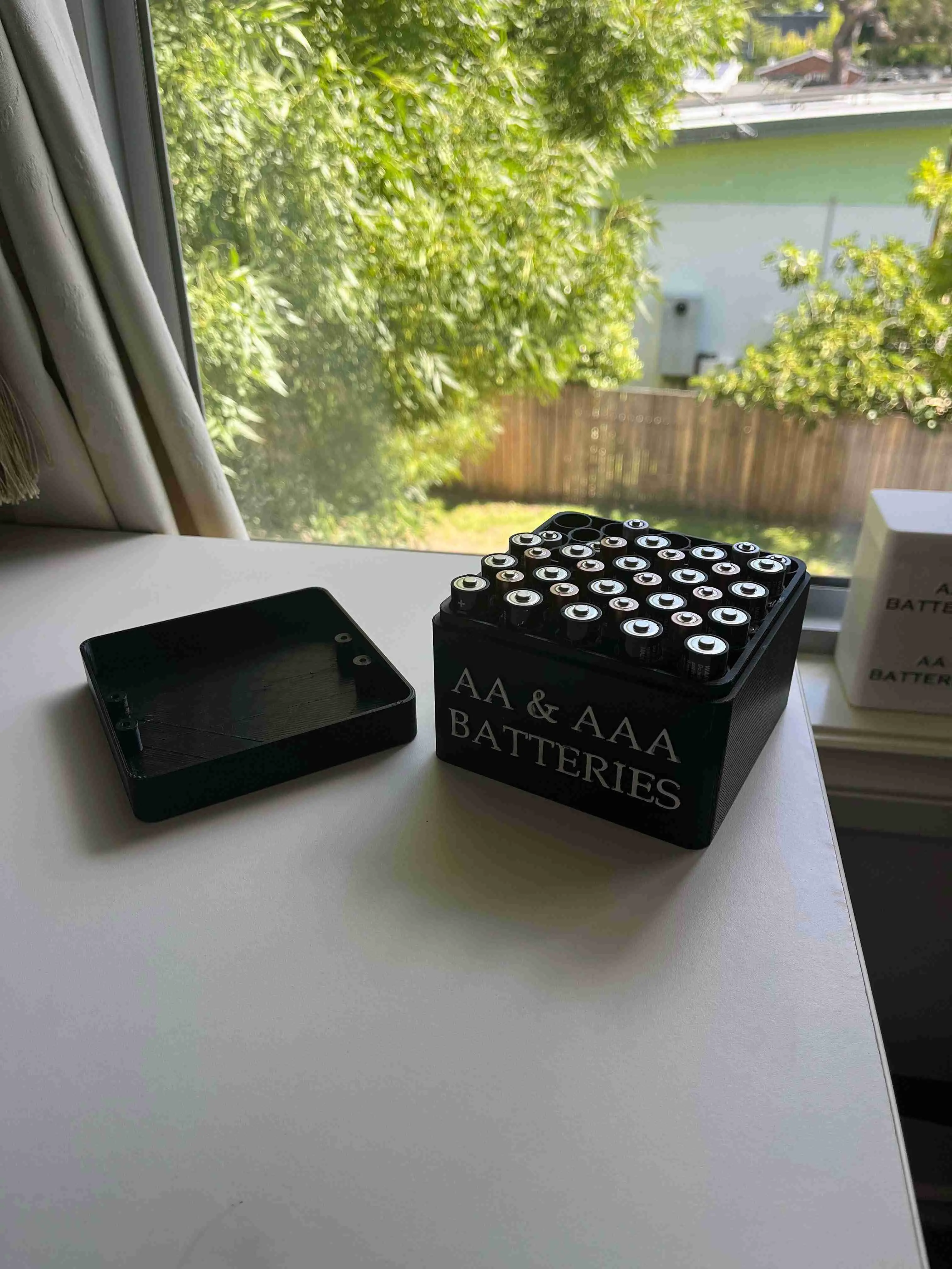 BATTERY STORAGE - BATTERY HOLDER - MAGNETIC - AA & AAA