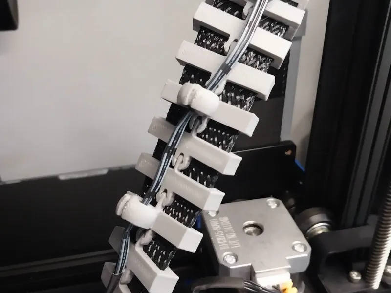 ワイヤーホルダー付きリボンクリップ