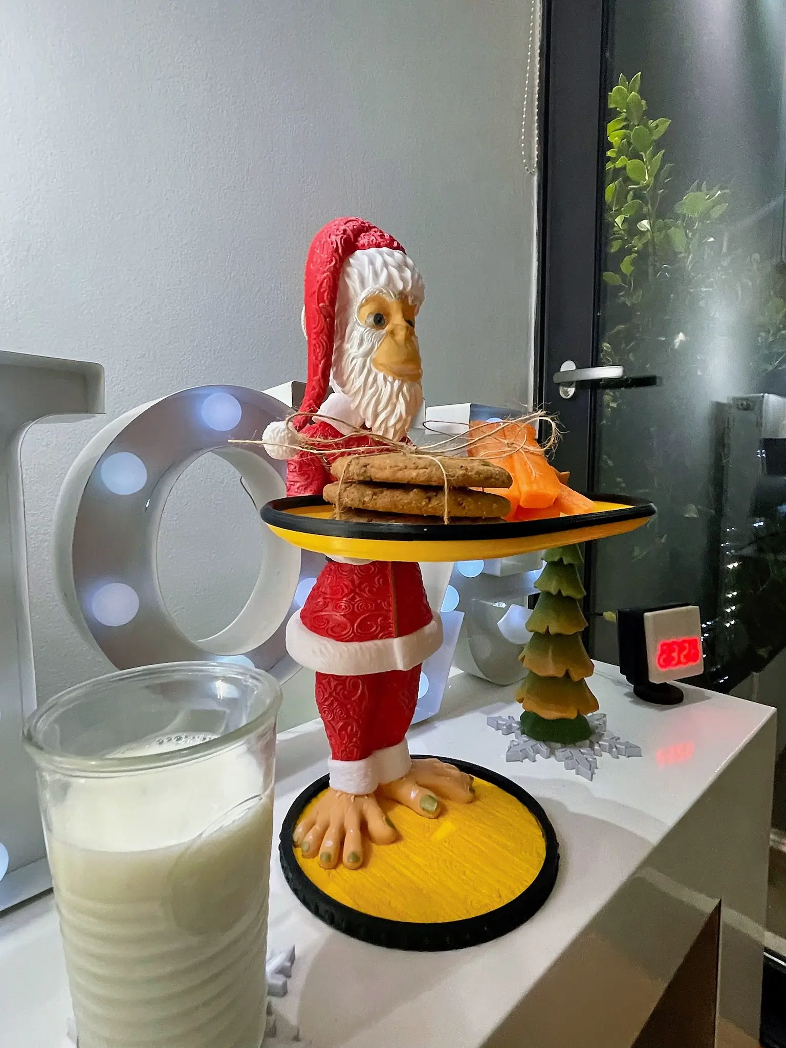 SANTA MONKEY BUTLER-TRAY