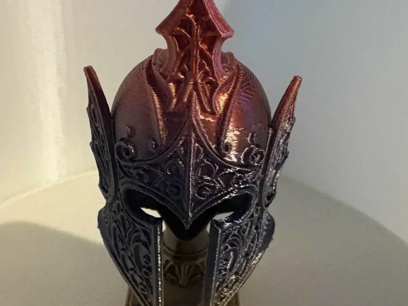 Capacete de Atena estilo gótico