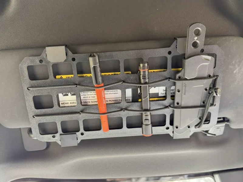 Land Rover Defender L663 Auto-Sonnenblende MOLLE-Aufbewahrung
