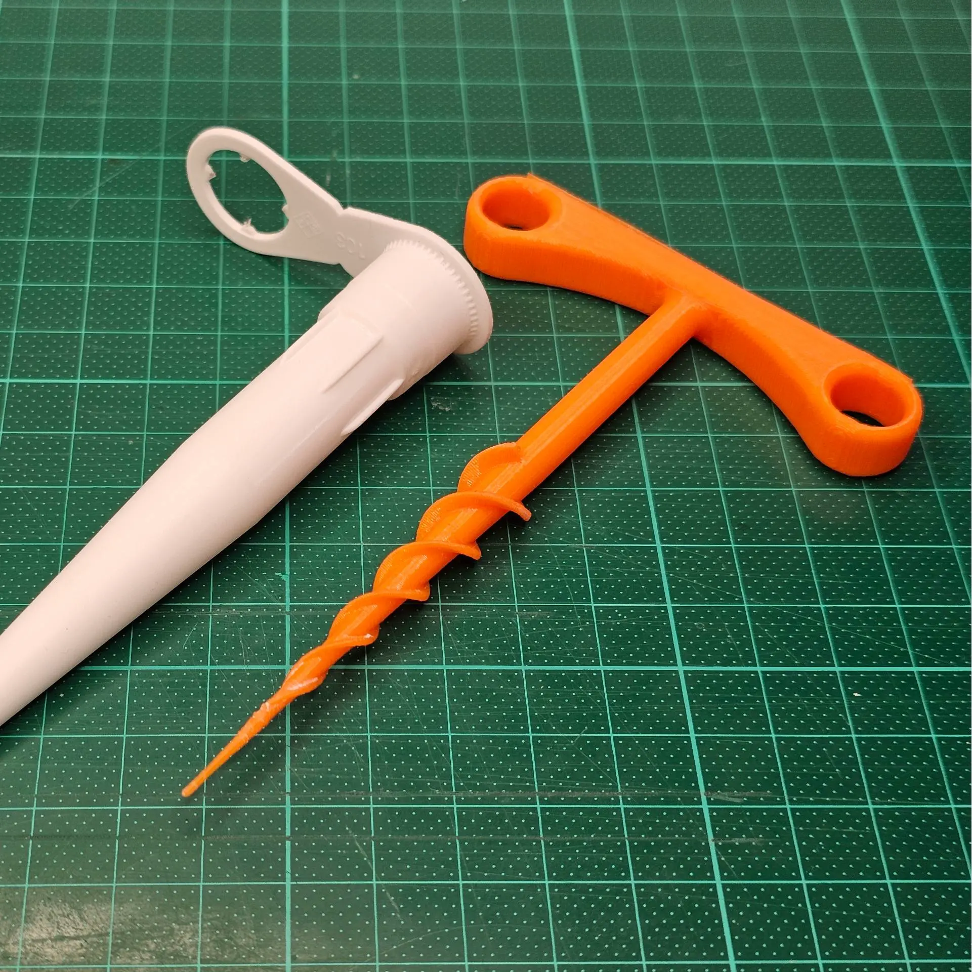 Silicon / construction adhesive nozzle cleaner