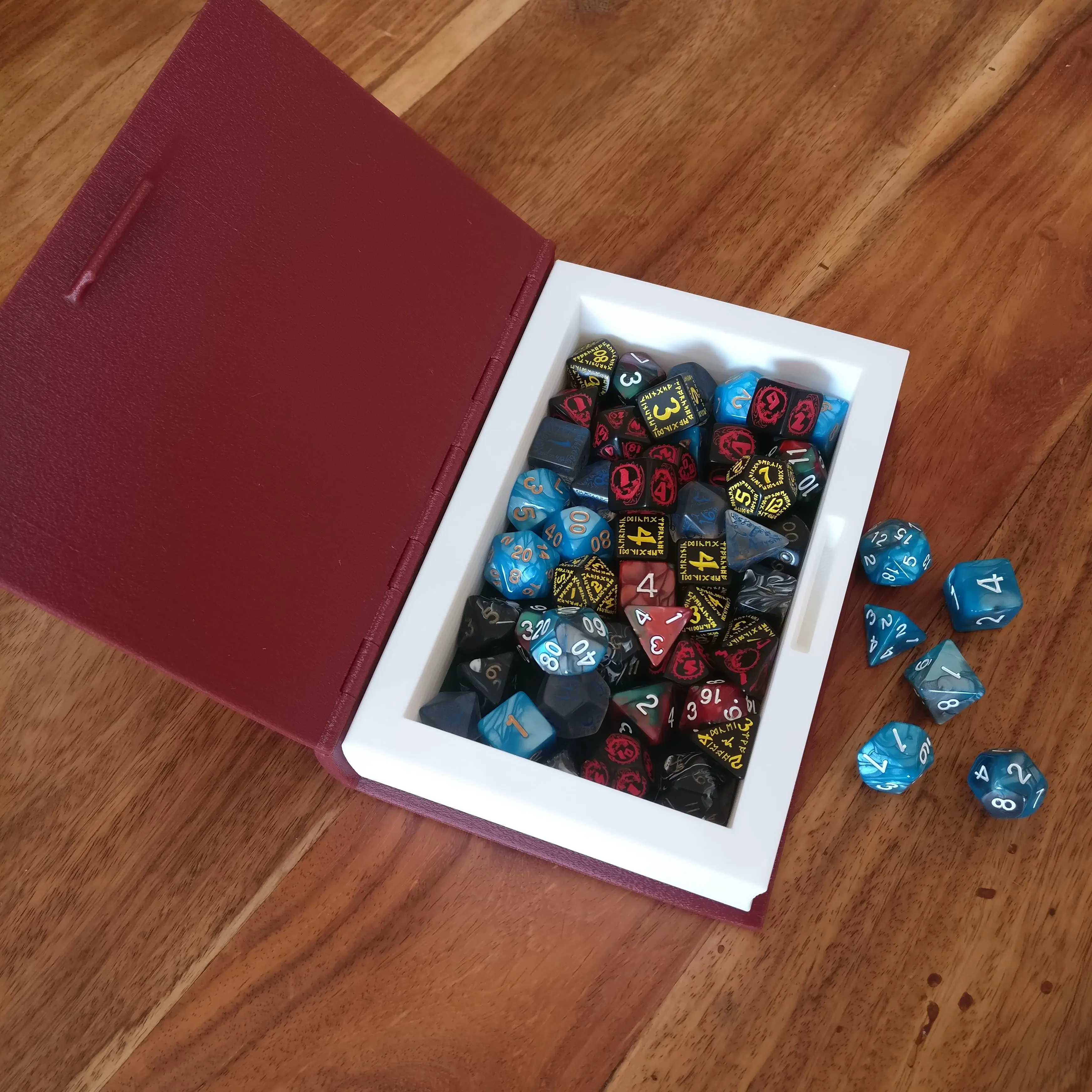 Skull Book for dice or candy - Snap close, no magnets needed