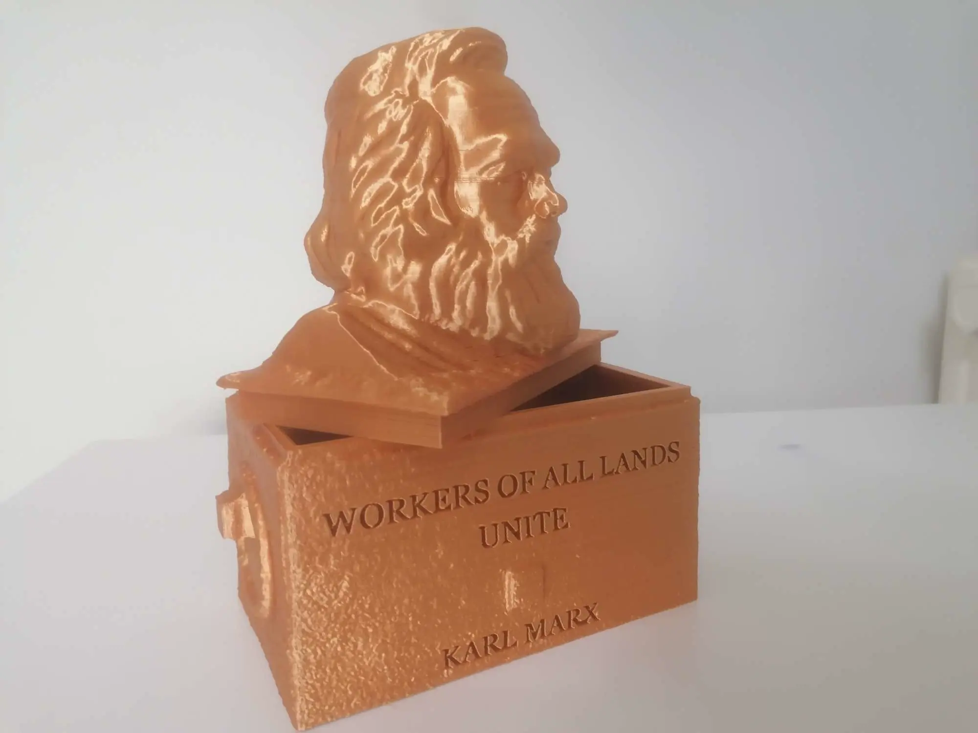 Caixa de busto Karl Marx