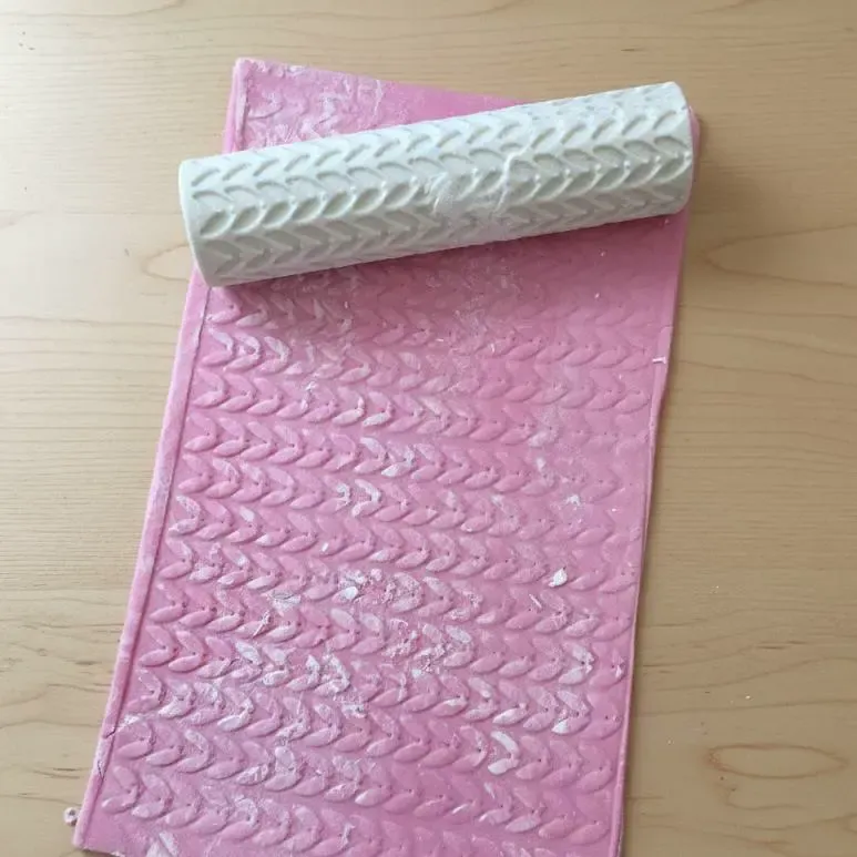 Sweater shape pattern roller