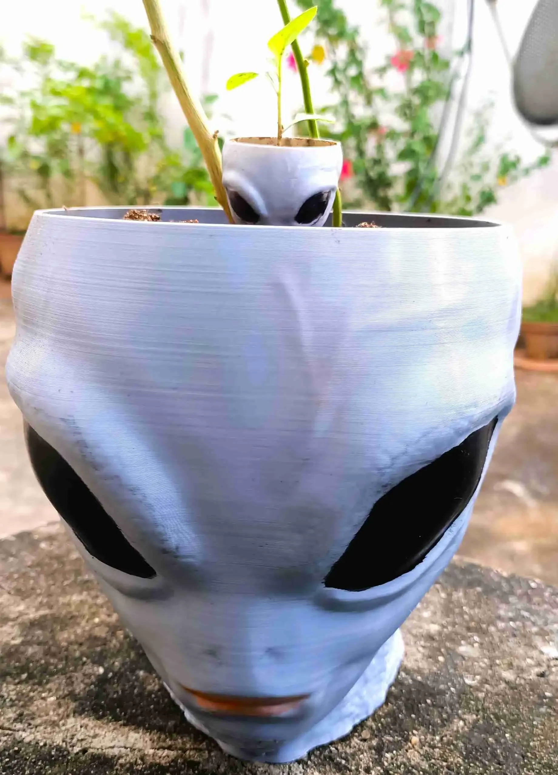 Alien bowl / plant pot halloween
