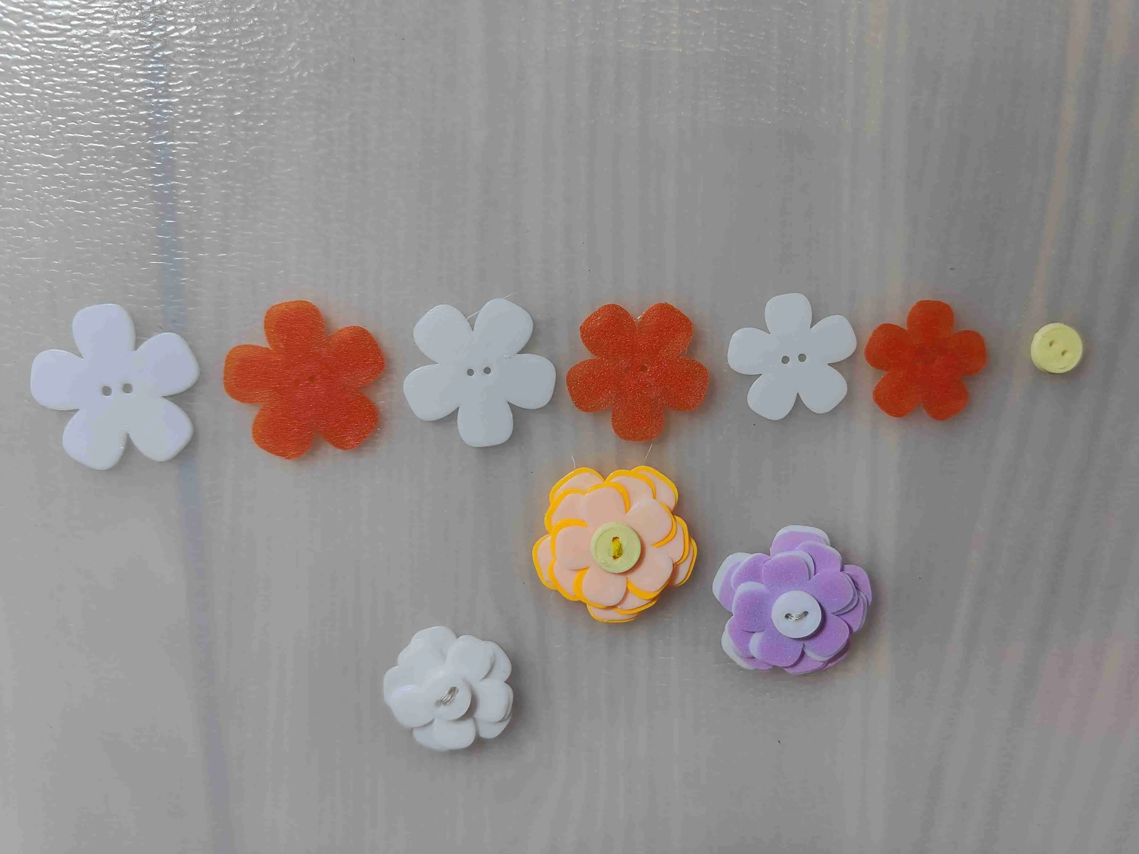 Flower button with 2-layer pedals