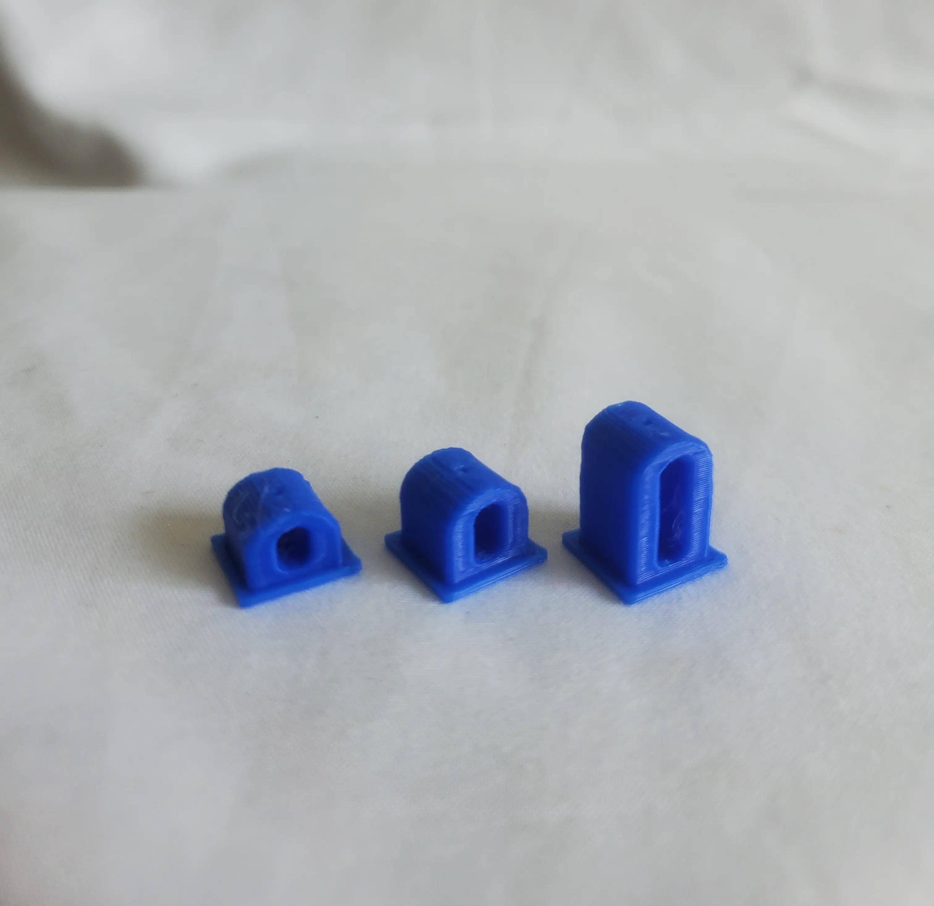 1/32 Adjustable slot car front axle carriers