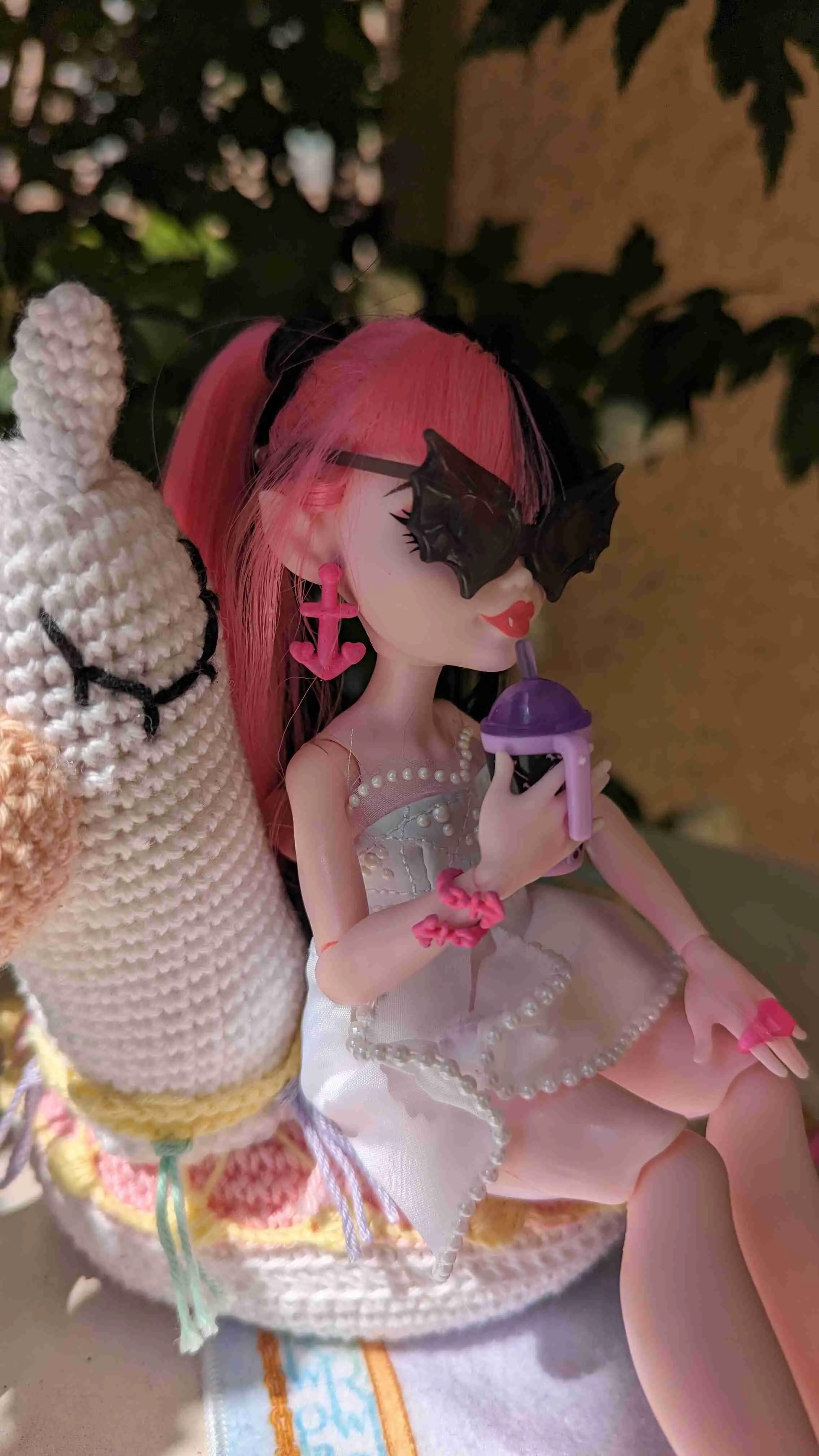 Brincos e pulseira da Draculaura Costa da Caveira Monster High