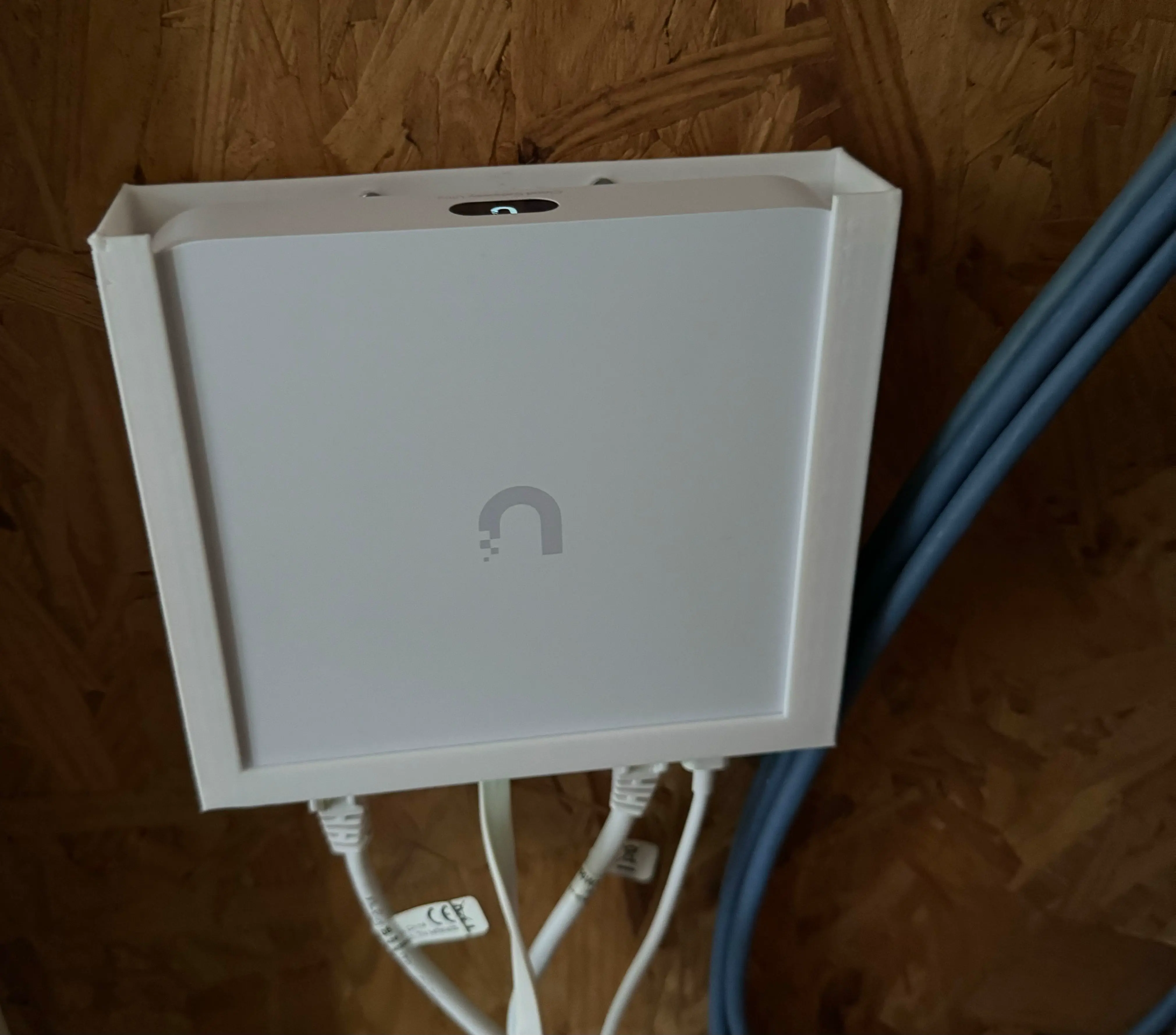 Unifi cloud gateway ultra muurbevestiging