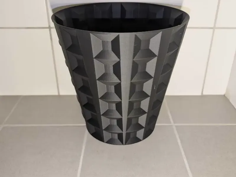 Spiral vase trash can