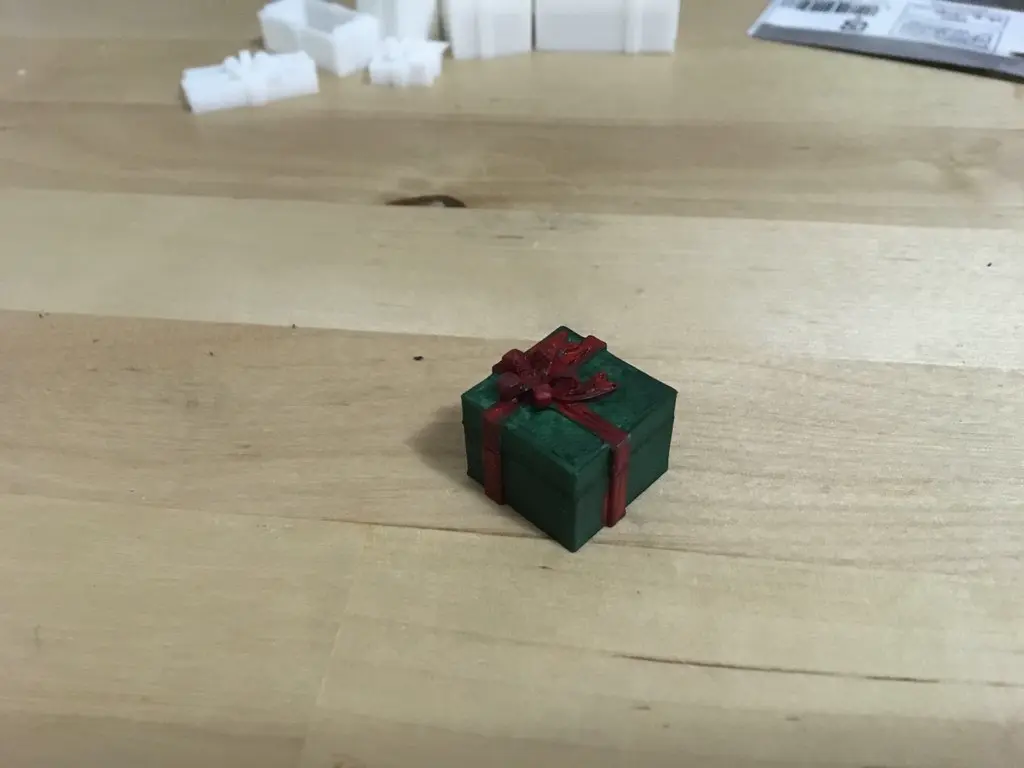 Holiday Present Box (1:18 scale)