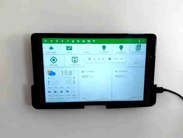 Universal Tablet Mount with Reduced Front Lip
