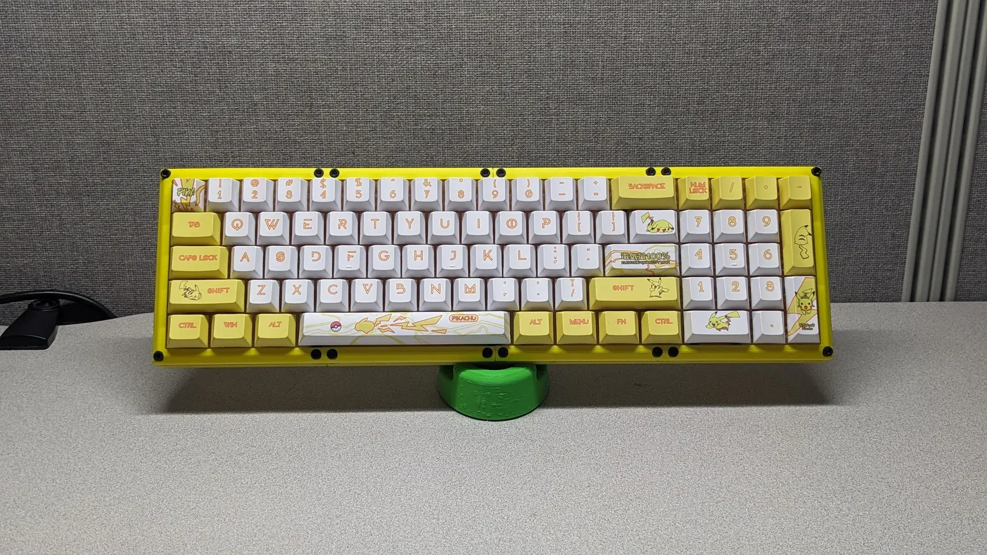 TECLADO MECÂNICO - 60% MAIS TECLADO NUMÉRICO