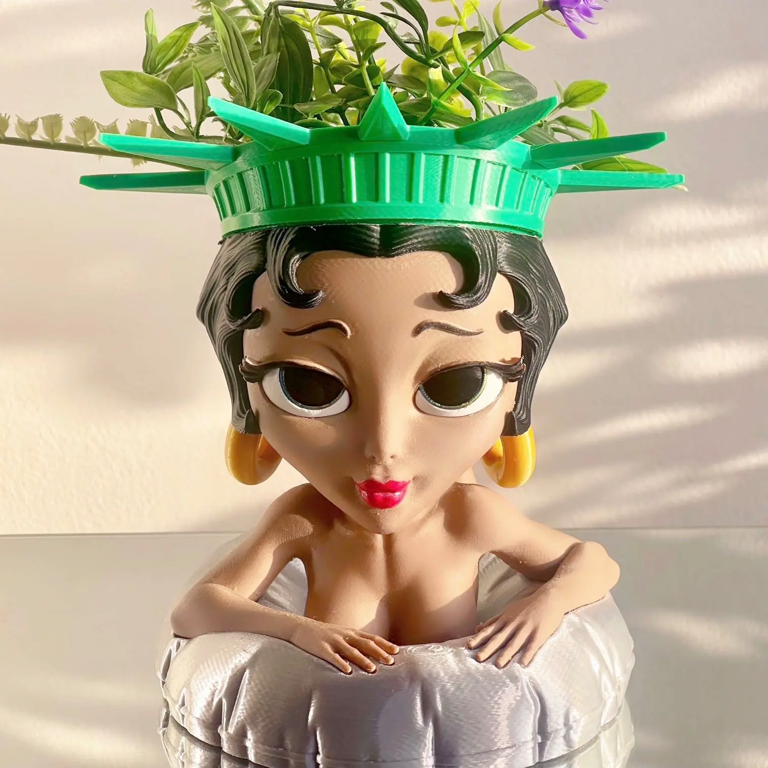 BETTY NEW YORK PLANTER