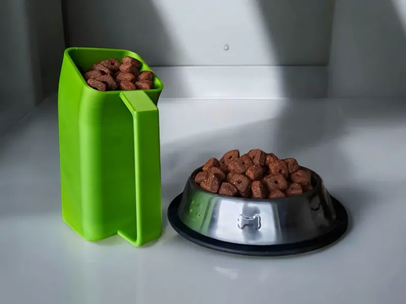 Modern Curved Food Scoop for Dogs, Cats, Pets
