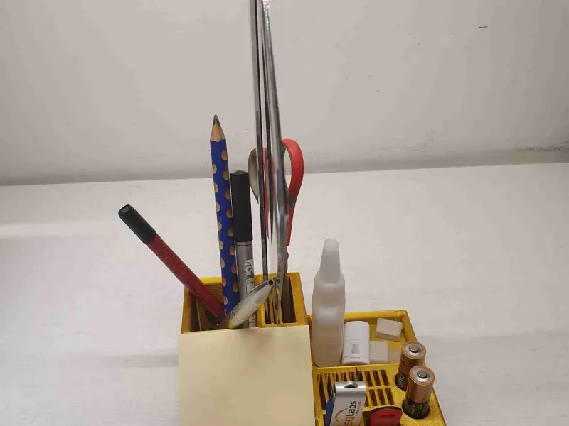 birou orgenizer - stilouri, rigle și multe altele!