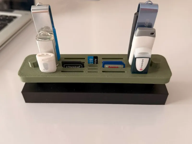 Halterung für USB-Sticks, SD-Karten und MicroSD-Karten