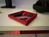 Mini tiroir que l'on peut glisser sous la table.-2