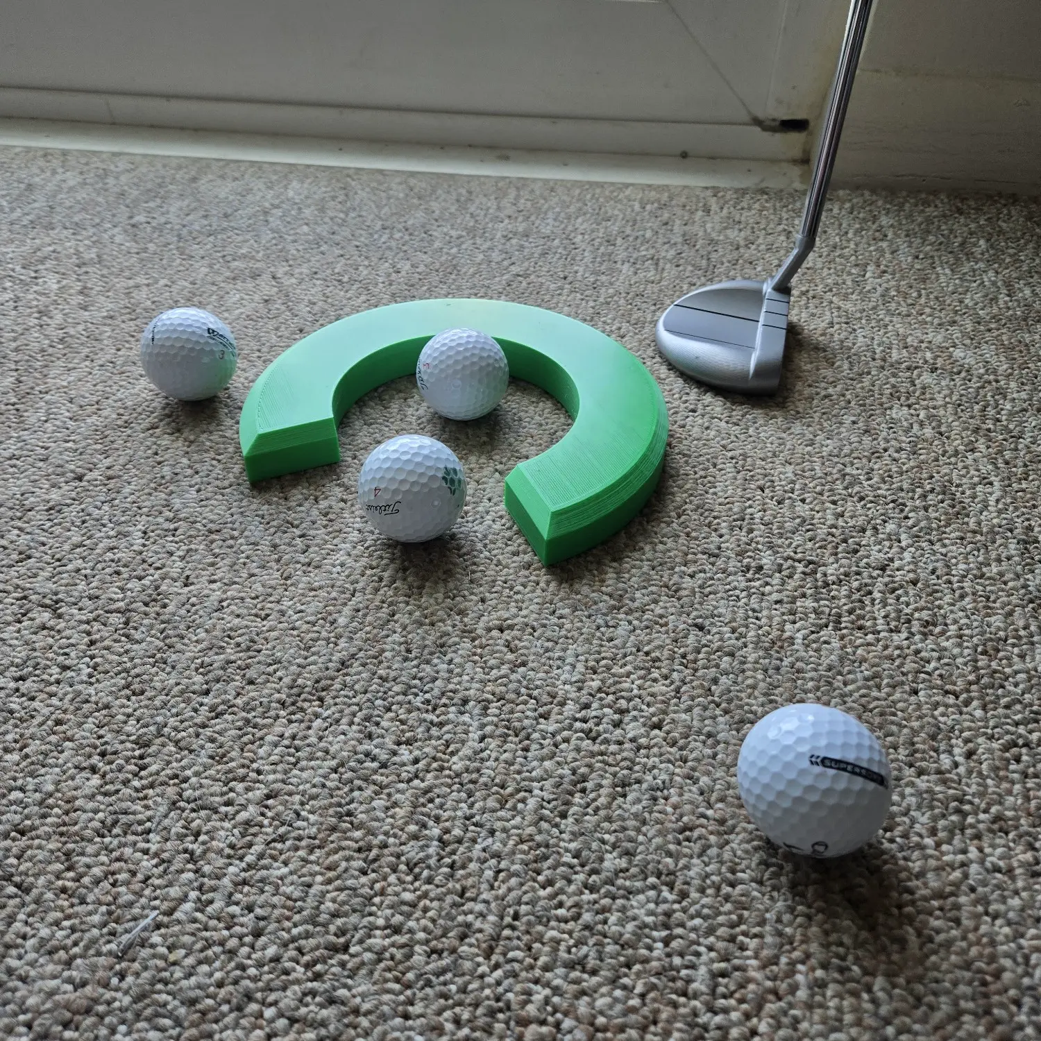 EZ INDOOR PUTTING PRACTICE AID