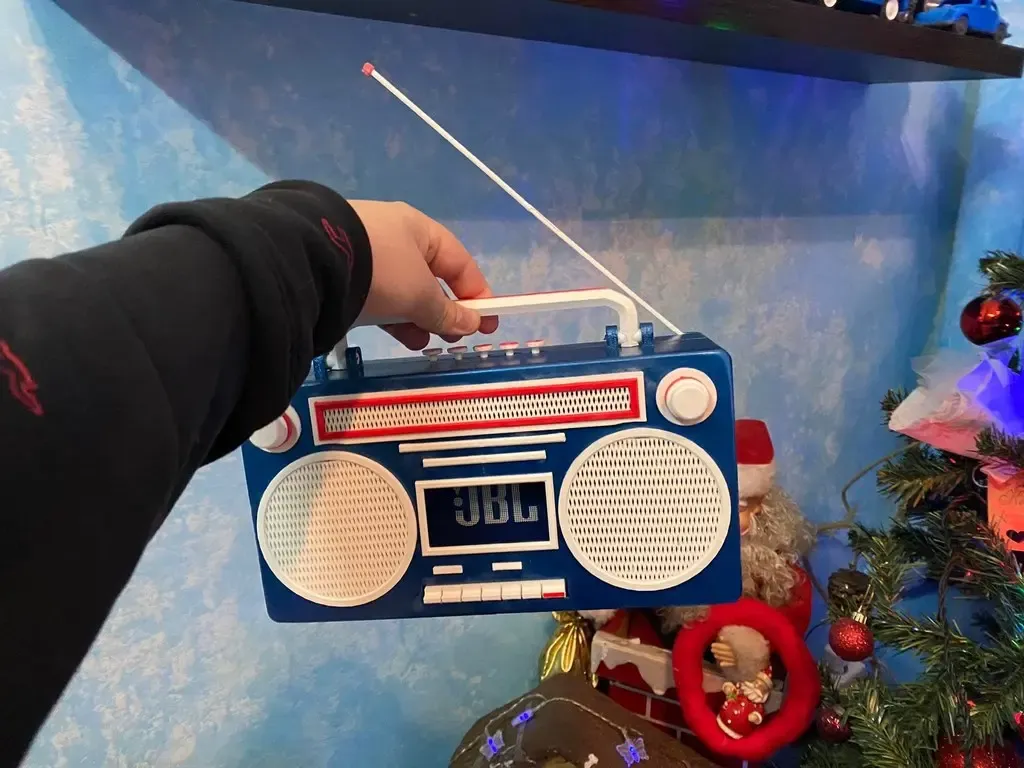JBL Go2 Old school radio