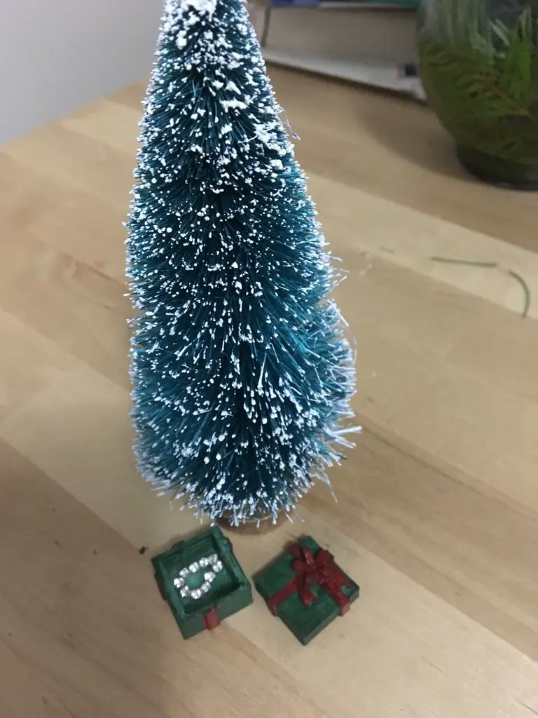 Holiday Present Box (1:18 scale)