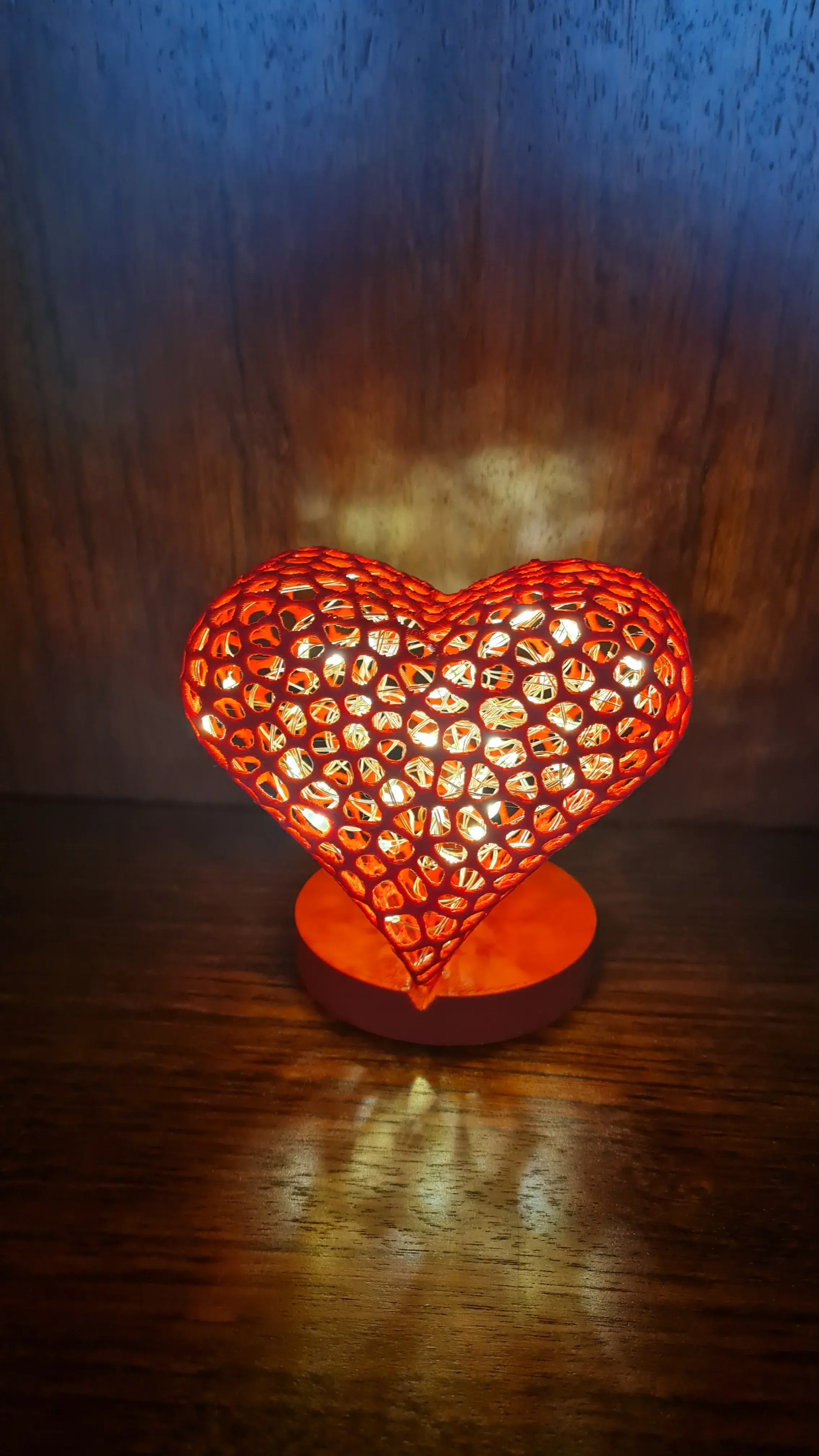 Corazón lampara voronoi con base