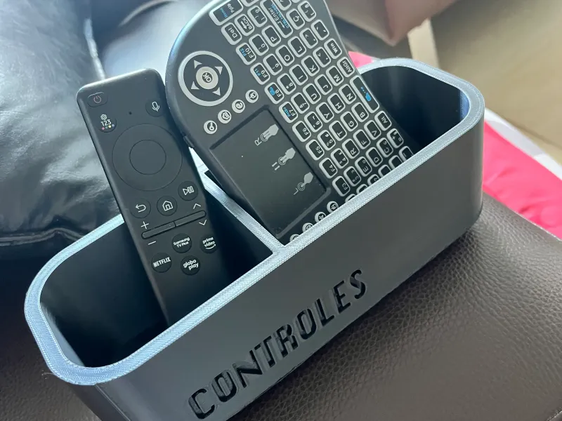 Two sizes remote control storage in portugueses brazil
